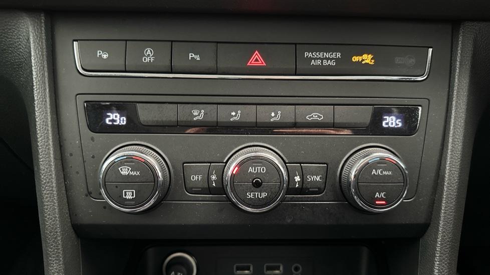 Air Conditioning /Dual Climate Control /Auto Stop/Start 