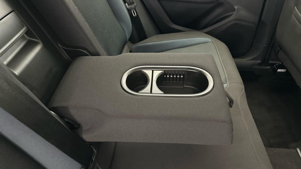 Rear Armrest/ Cup Holder