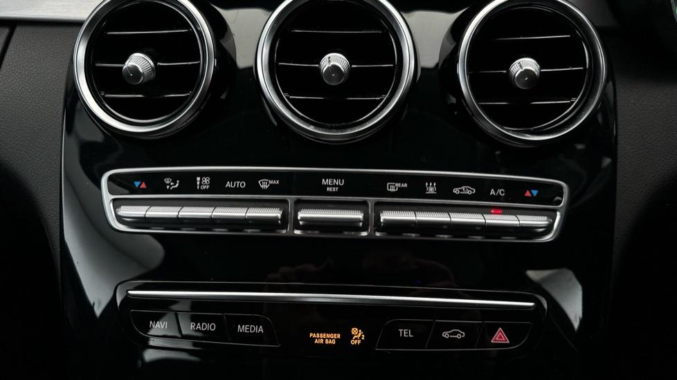 Air Conditioning /Dual Climate Control 