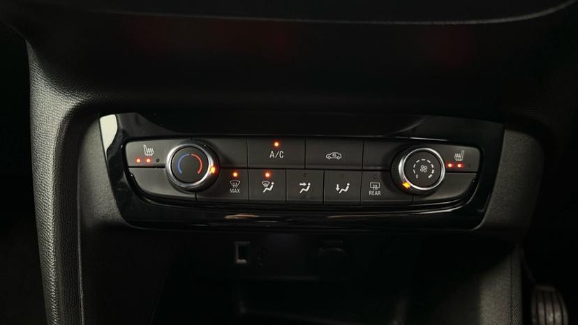 Air Conditioning /Heated Seats 