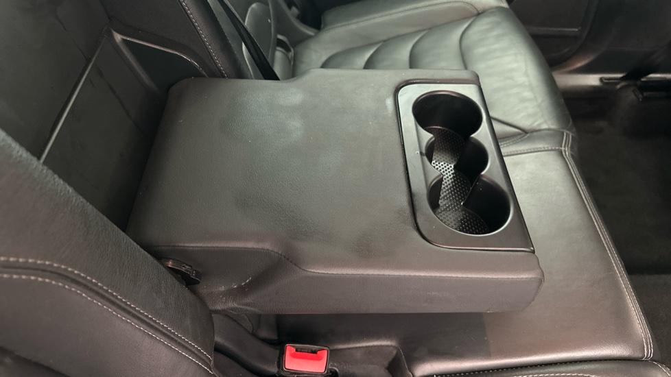 Rear Armrest/ Cup Holder