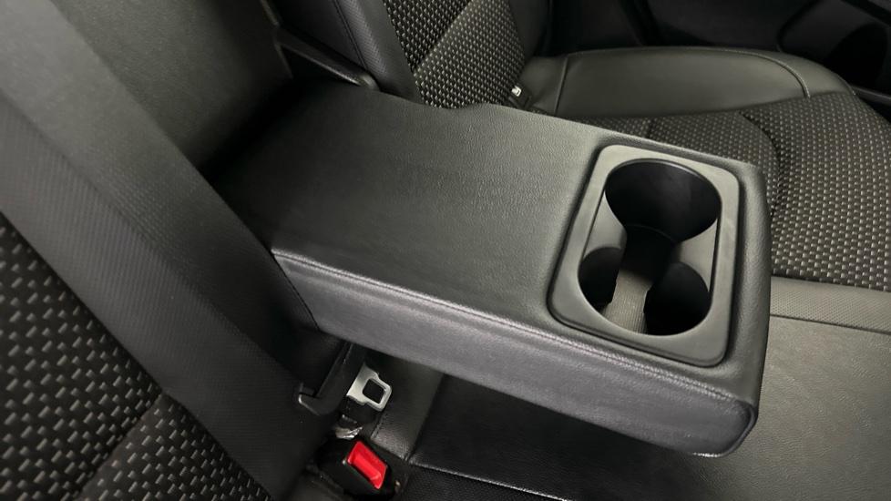 Rear Armrest/ Cup Holder