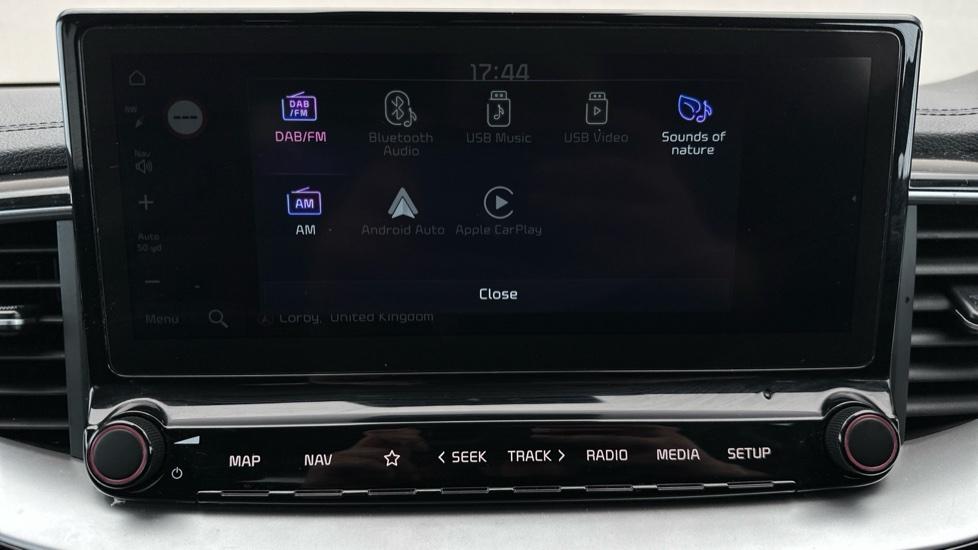 Apple CarPlay/Android Auto / Bluetooth 