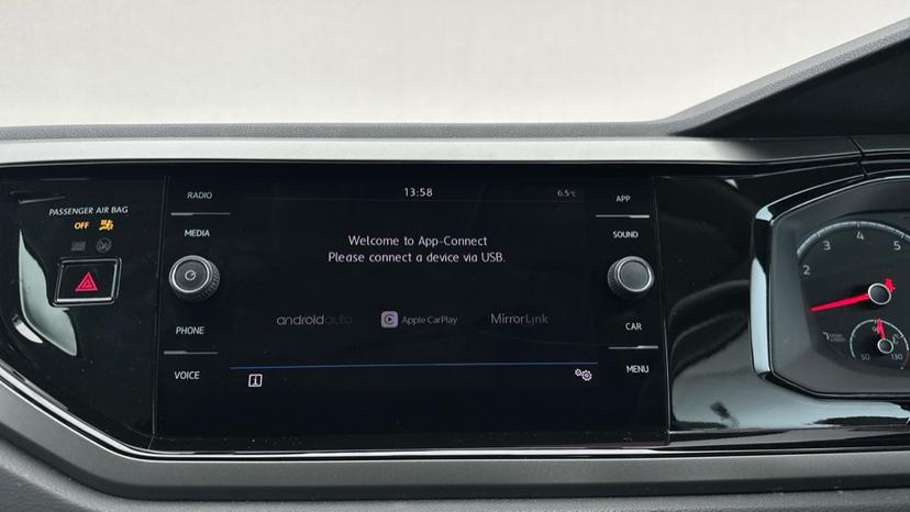 Apple CarPlay/Android Auto 