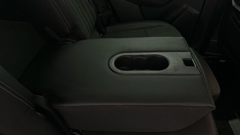 Rear Armrest/ Cup Holder