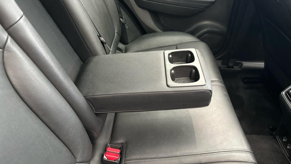 Rear Armrest/ Cup Holder