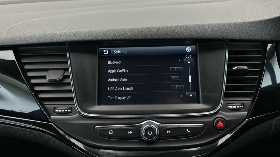 Apple CarPlay/Android Auto / Bluetooth 