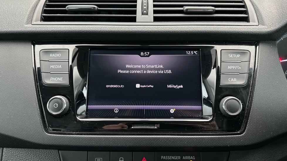 Apple Car Play & Android Auto