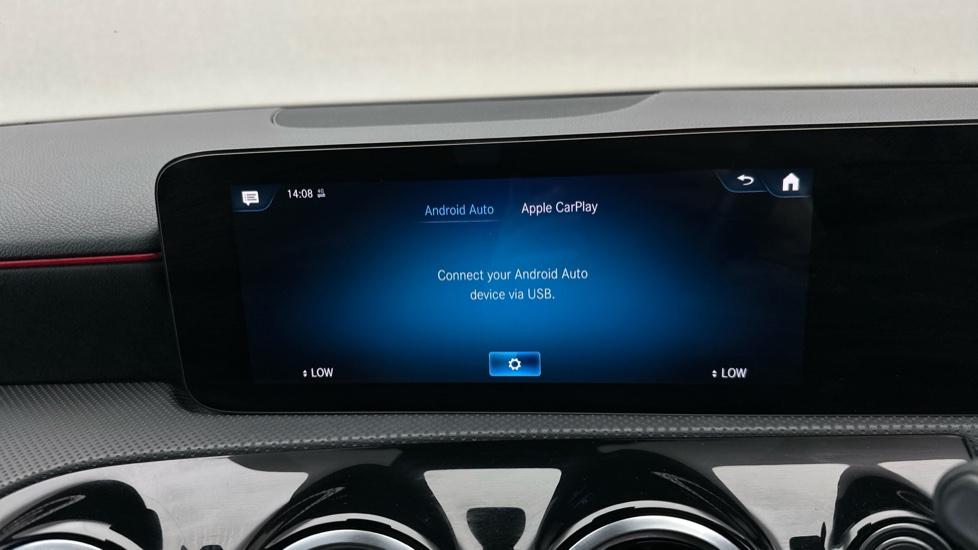 Apple Car Play & Android Auto