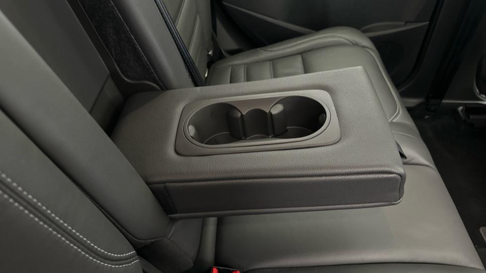 Rear Armrest/ Cup Holder