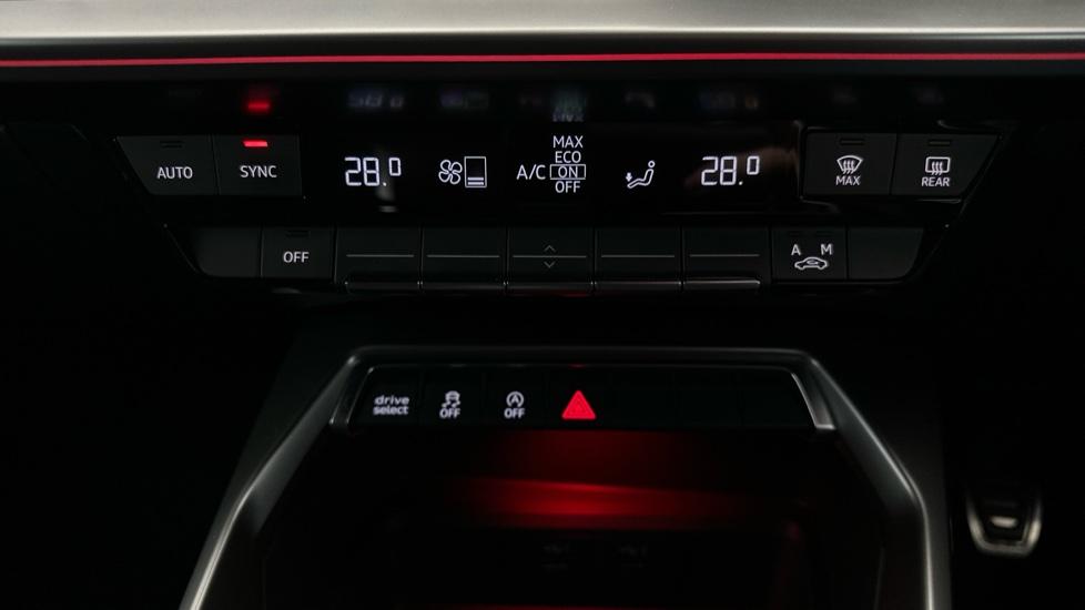 Dual Climate Control  / Air Conditioning  / Auto Stop/Start / Ambient Lighting 