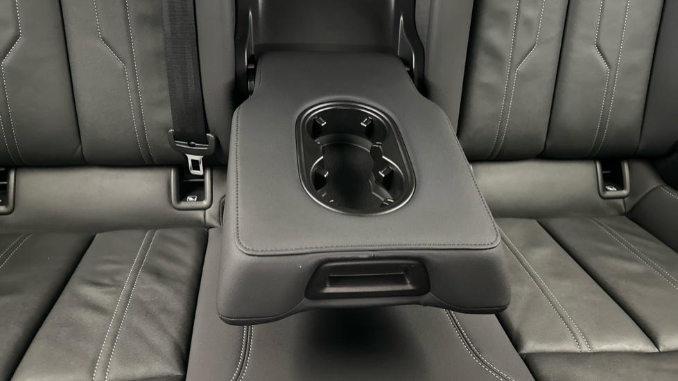 Rear Armrest/ Cup Holder