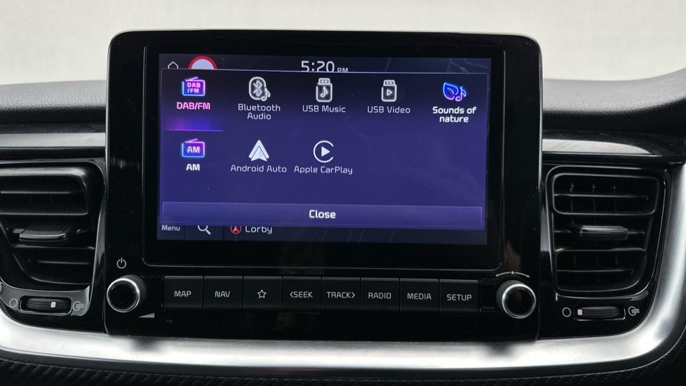 Bluetooth / Apple CarPlay / Android Auto 