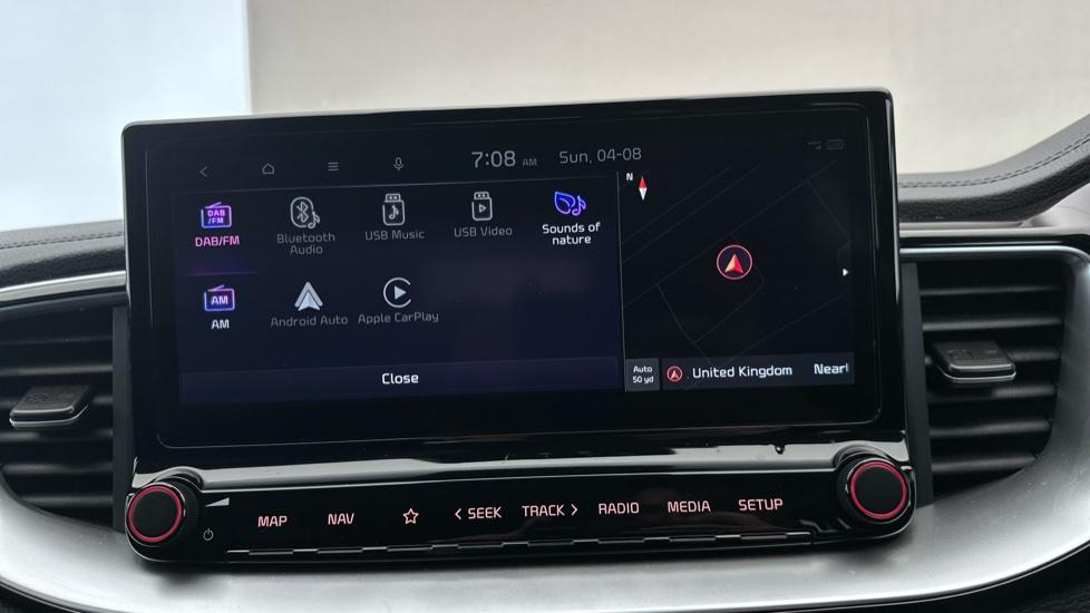 Apple Car Play & Android Auto