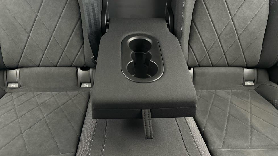 Rear Armrest/ Cup Holder