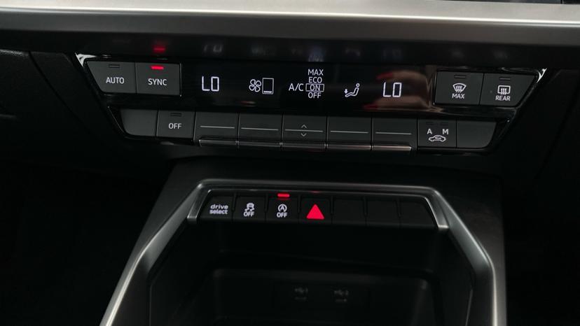 Dual Climate Control  / Air Conditioning  / Auto Stop/Start 