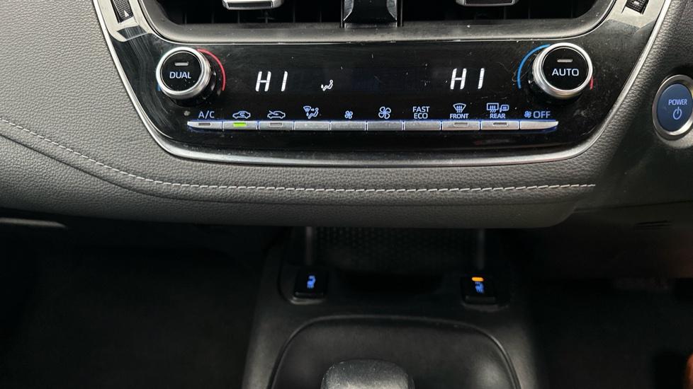 Dual Climate Control / Air Conditioning 