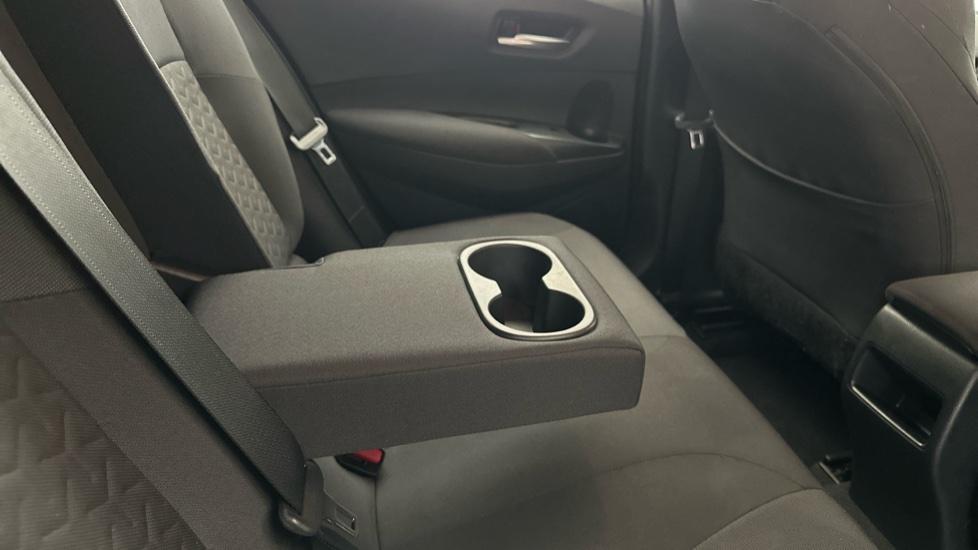 Rear Armrest/ Cup Holder