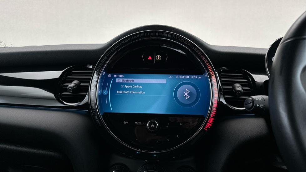 Bluetooth / Apple CarPlay 