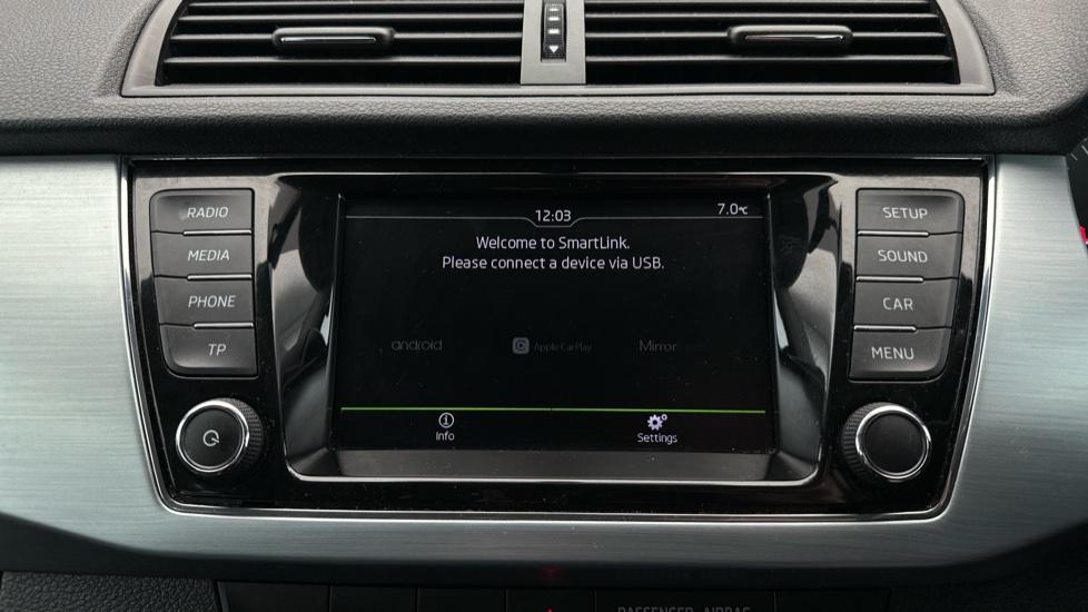 Apple Car Play & Android Auto