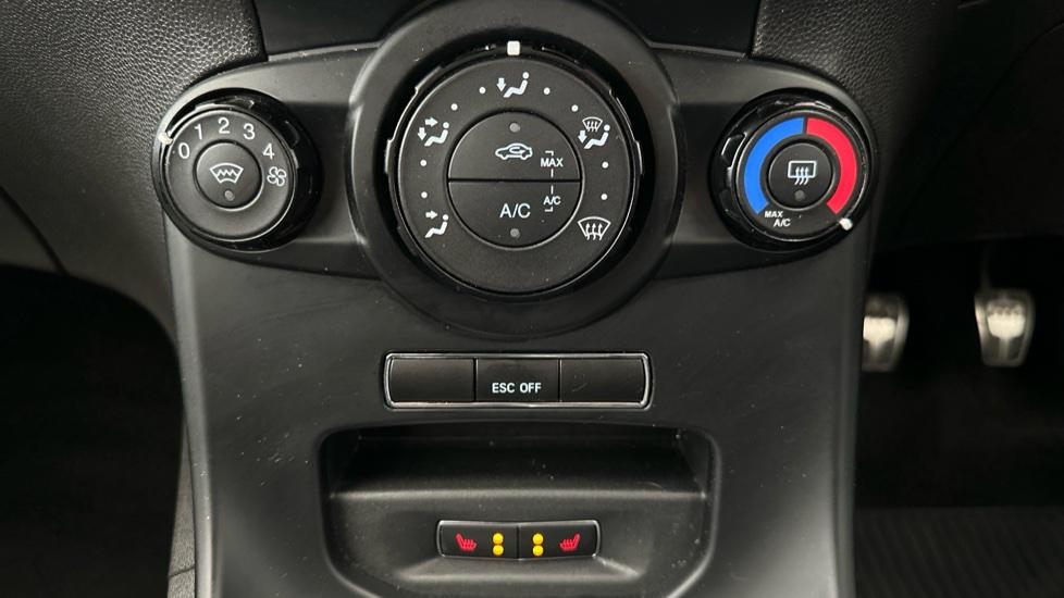 Air Conditioning /Heated Seats 