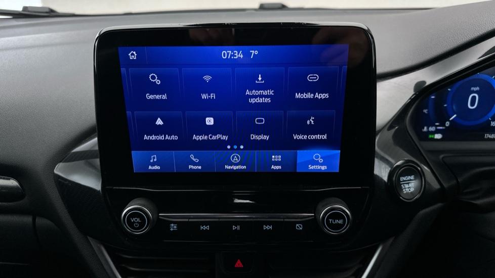 Apple Car Play & Android Auto