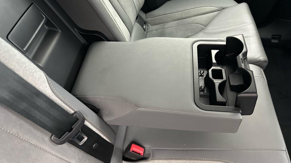 Rear Armrest/ Cup Holder