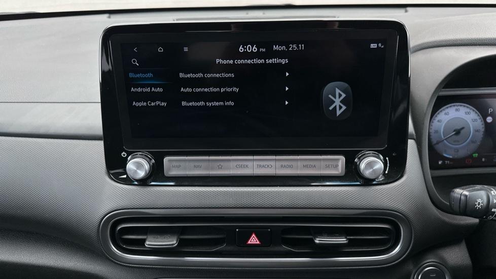 Bluetooth / Apple CarPlay / Android Auto 