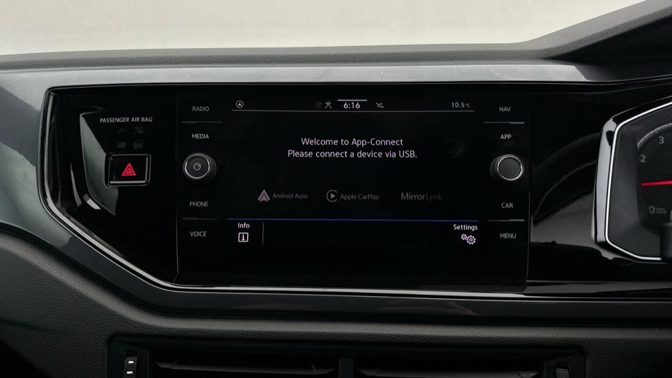 Apple CarPlay/Android Auto 