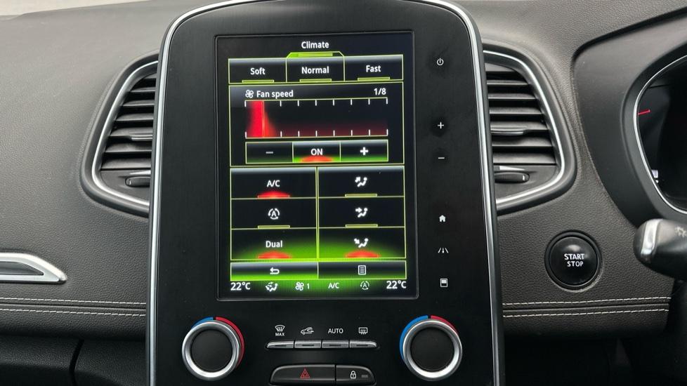 Dual Climate Control  / Air Conditioning 