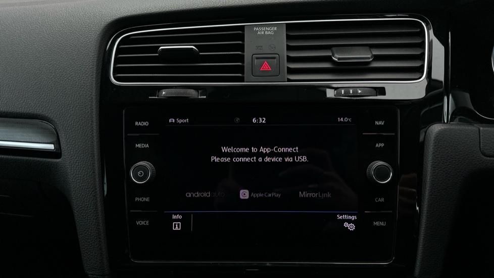 Apple Car Play & Android Auto