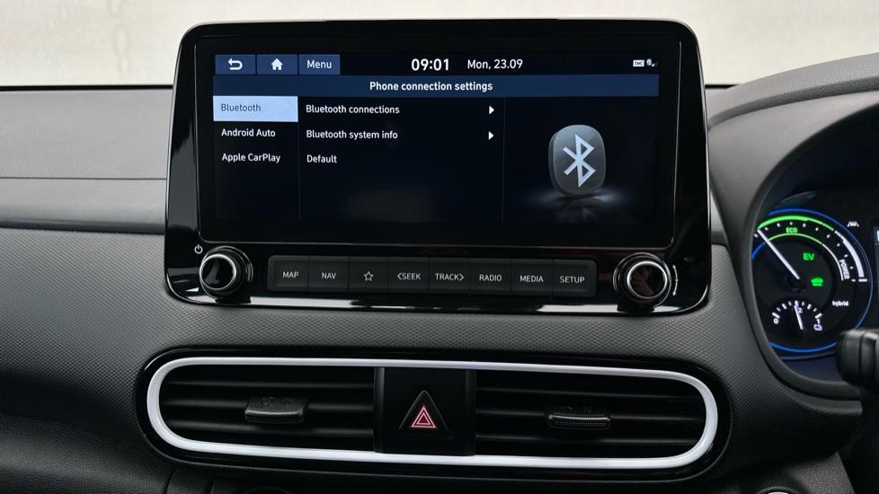 Bluetooth / Apple CarPlay / Android Auto 