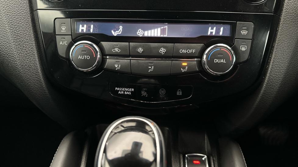 Dual Climate Control / Air Conditioning 