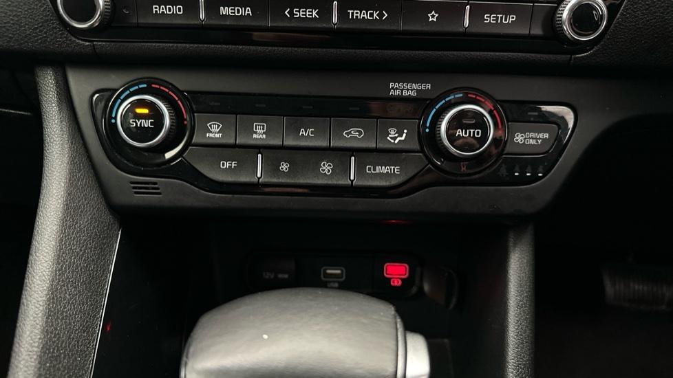 Dual Climate Control / Air Conditioning 