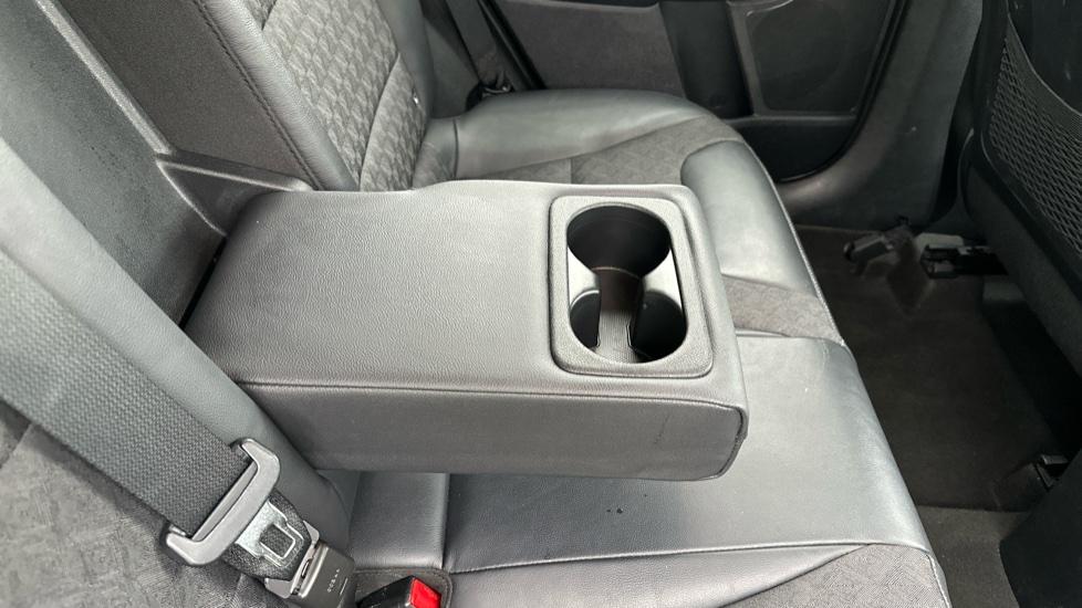 Rear Armrest/ Cup Holder