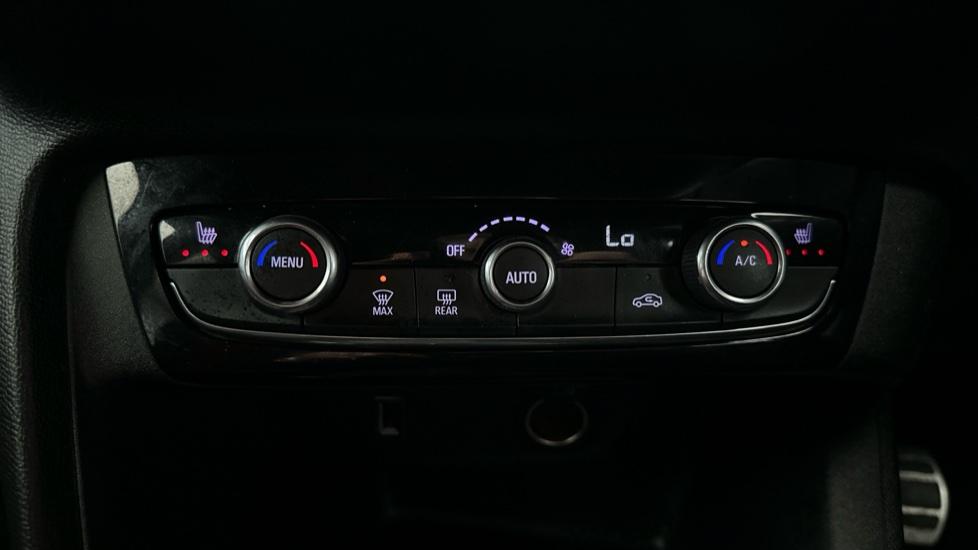 Air Conditioning  /Dual Climate Control  /Heated Seats 