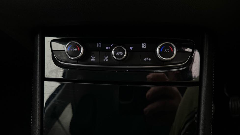 Dual Climate Control / Air Conditioning 