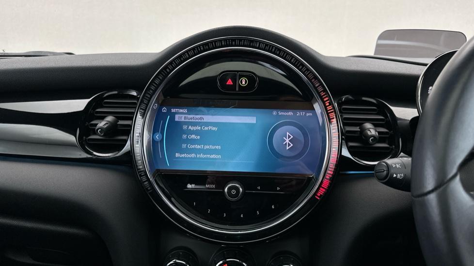 Bluetooth / Apple CarPlay 