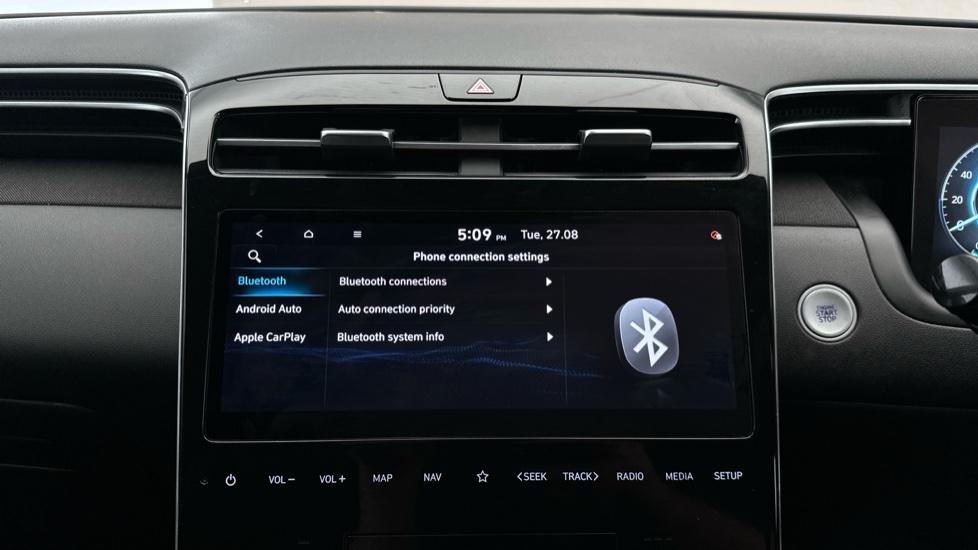 Apple CarPlay/Android Auto / Bluetooth 