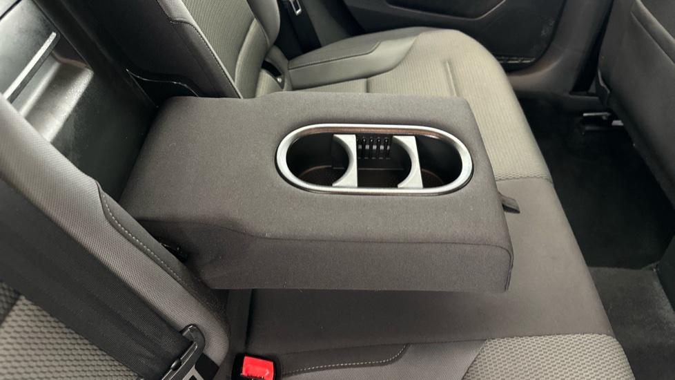 Rear Armrest/ Cup Holder