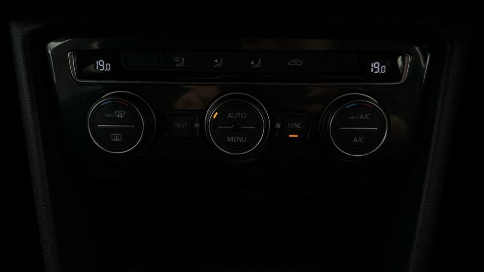 Air Conditioning /Dual Climate Control 