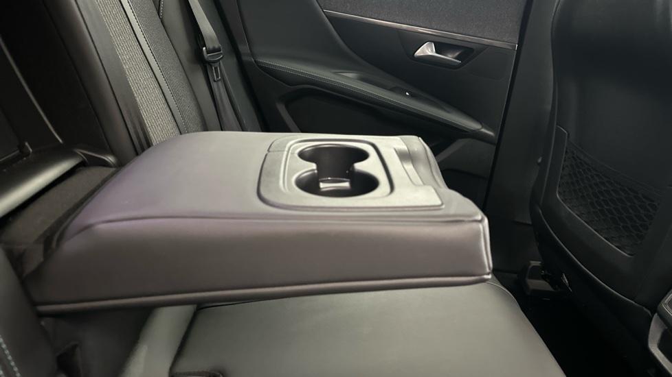 Rear Armrest/ Cup Holder