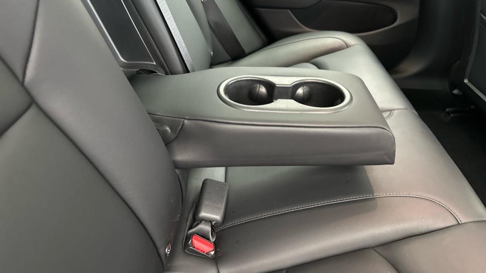 Rear Armrest/ Cup Holder