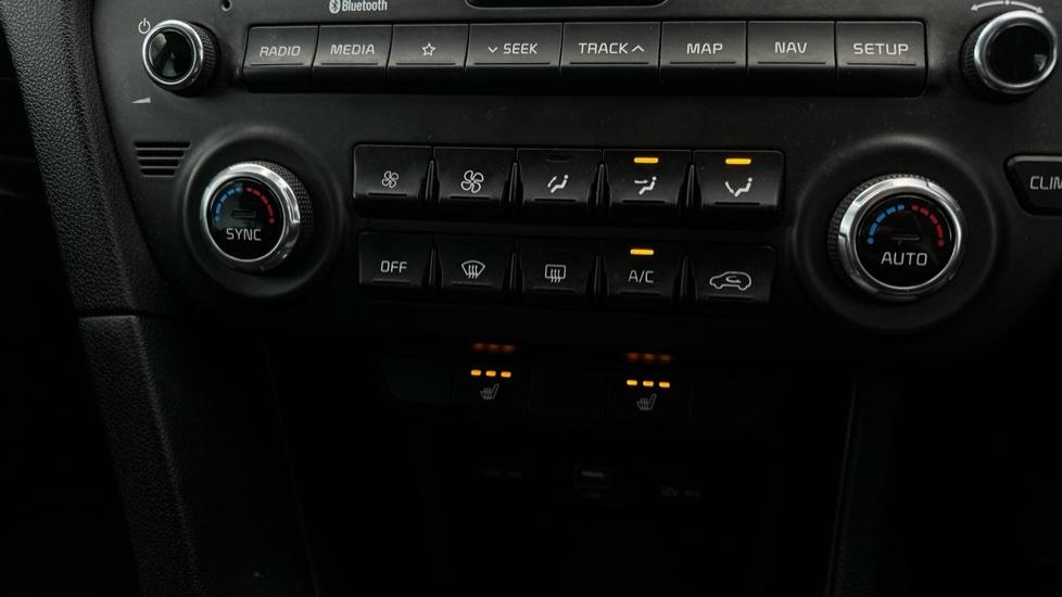 Air Conditioning /Heated Seats 