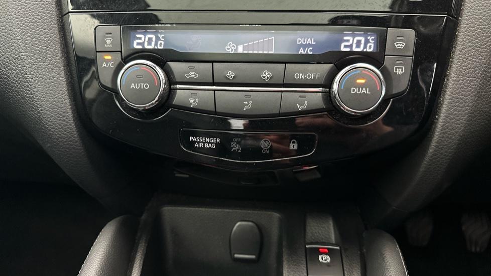 Dual Climate Control / Air Conditioning 