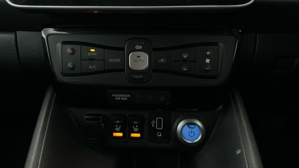 Air Conditioning /Heated Seats 