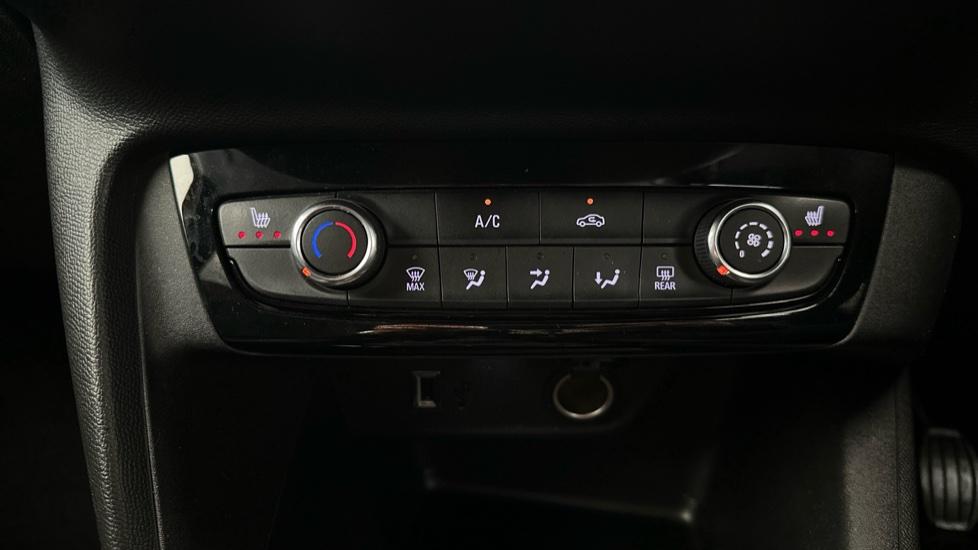 Air Conditioning /Heated Seats 