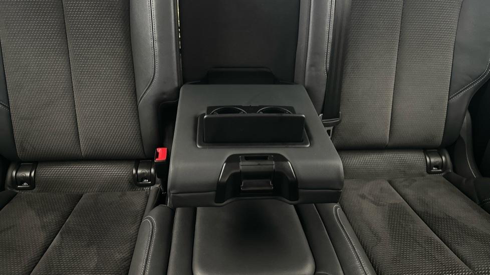 Rear Armrest/ Cup Holder