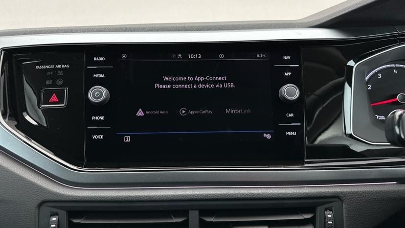 Apple CarPlay / Android Auto 