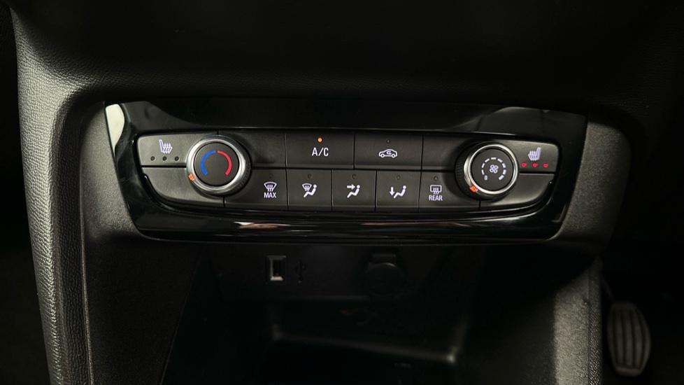 Air Conditioning /Heated Seats 